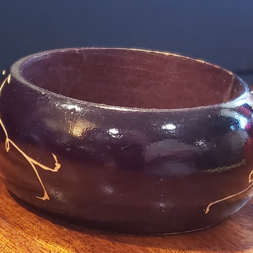 Vintage Dark Brown Wooden Bangle Bracelet with Vine and Grape Detail - Picture 3 of 5